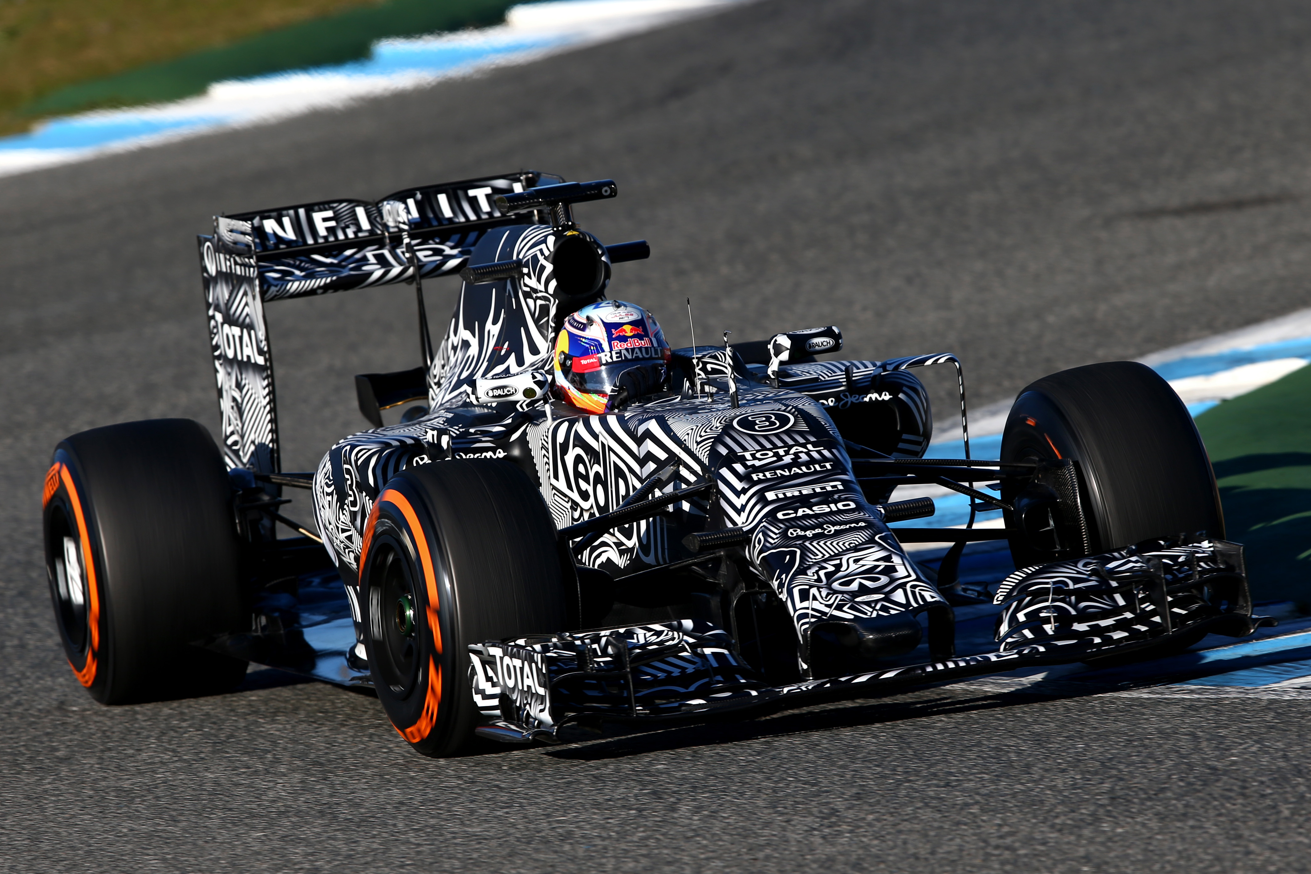 Red Bull Racing Confirm Unspecified Engine Deal In Place For 2016 Season Citiblog Milton Keynes